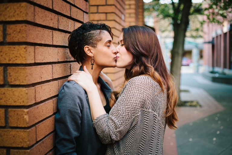 Quelles sont les solutions pour faire des rencontre quand on est lesbienne ?